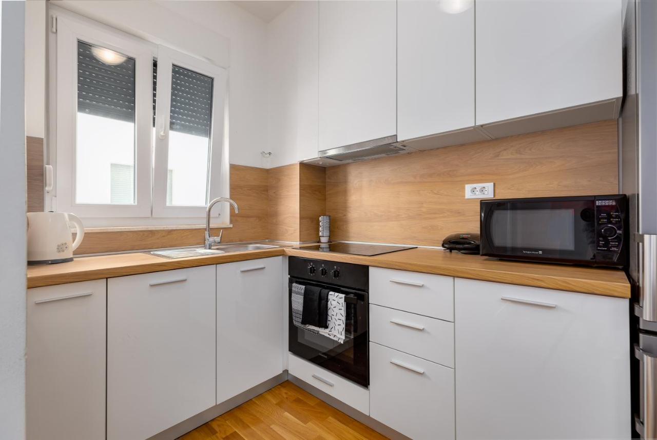 Apartment Roni + Besplatan Parking Задар Екстериор снимка
