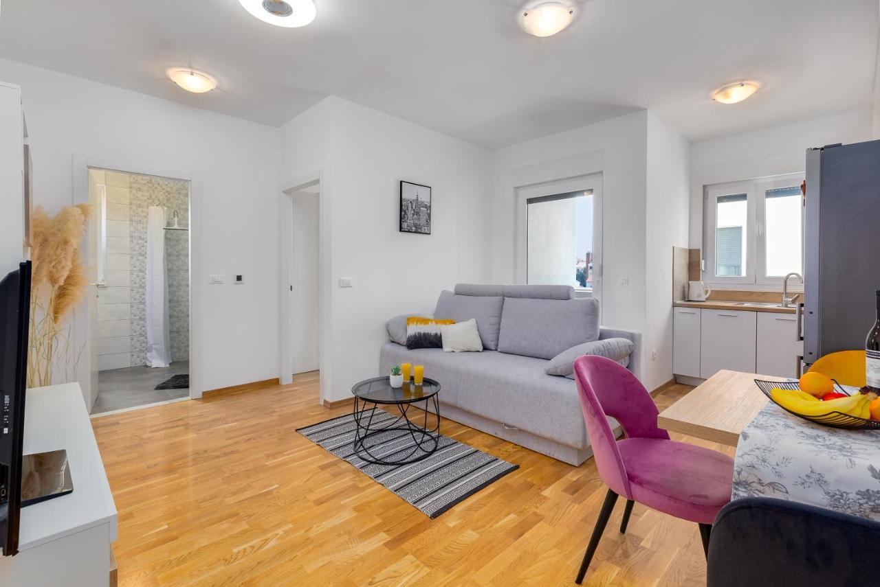 Apartment Roni + Besplatan Parking Задар Екстериор снимка
