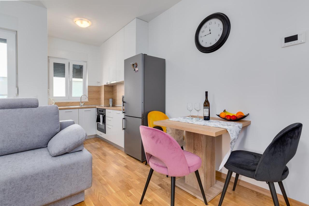 Apartment Roni + Besplatan Parking Задар Екстериор снимка