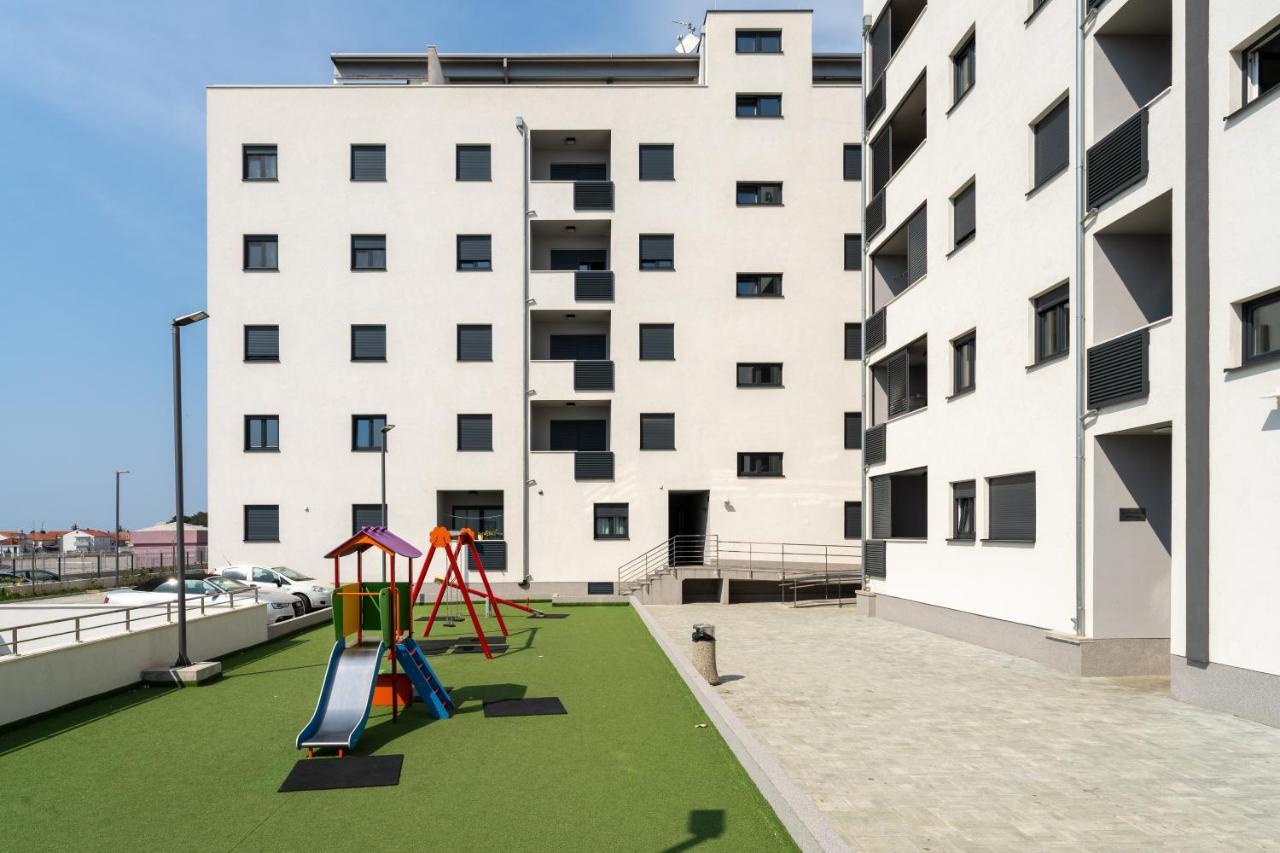 Apartment Roni + Besplatan Parking Задар Екстериор снимка
