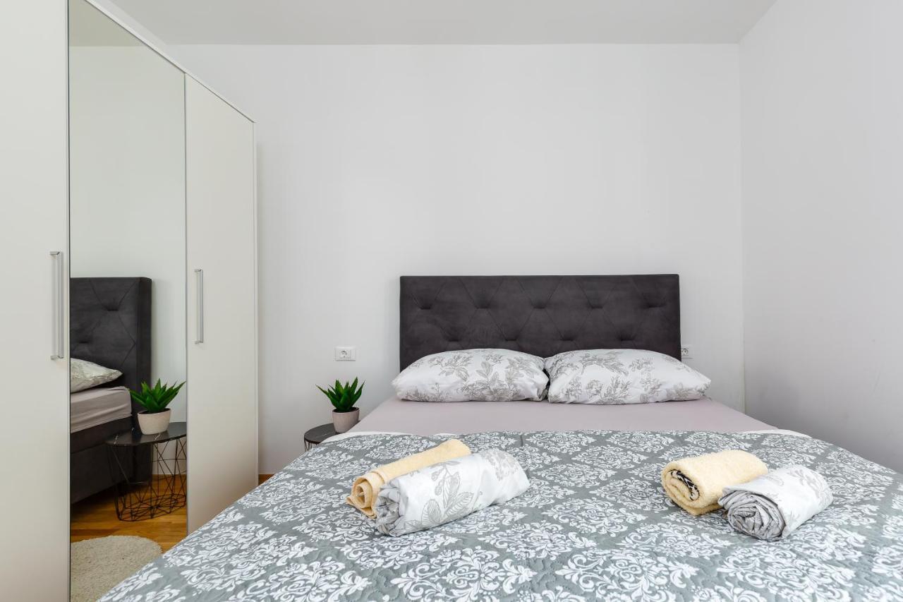 Apartment Roni + Besplatan Parking Задар Екстериор снимка