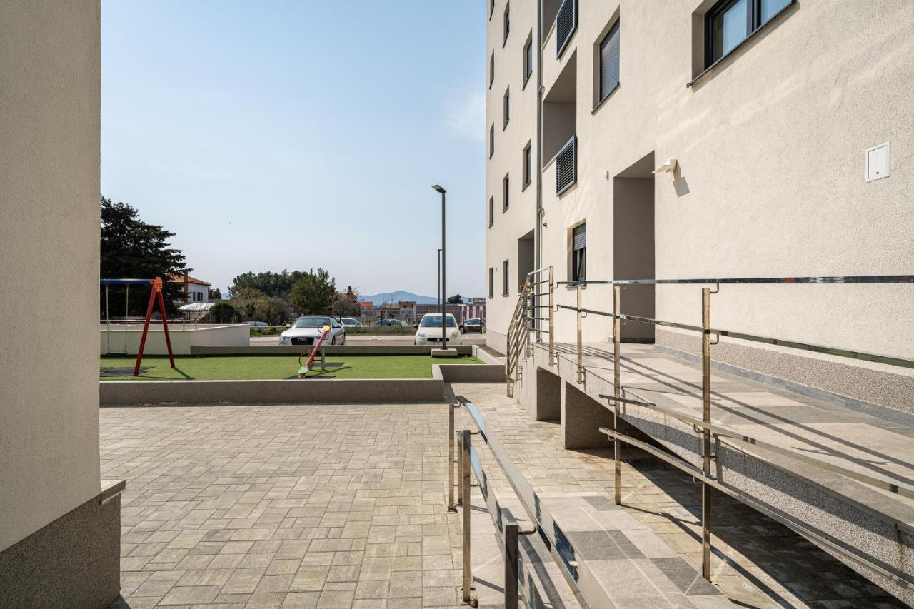 Apartment Roni + Besplatan Parking Задар Екстериор снимка