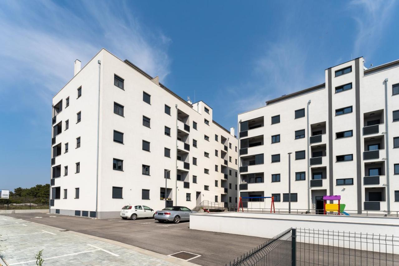Apartment Roni + Besplatan Parking Задар Екстериор снимка