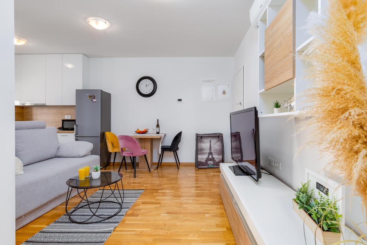 Apartment Roni + Besplatan Parking Задар Екстериор снимка