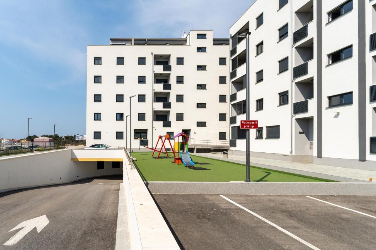 Apartment Roni + Besplatan Parking Задар Екстериор снимка